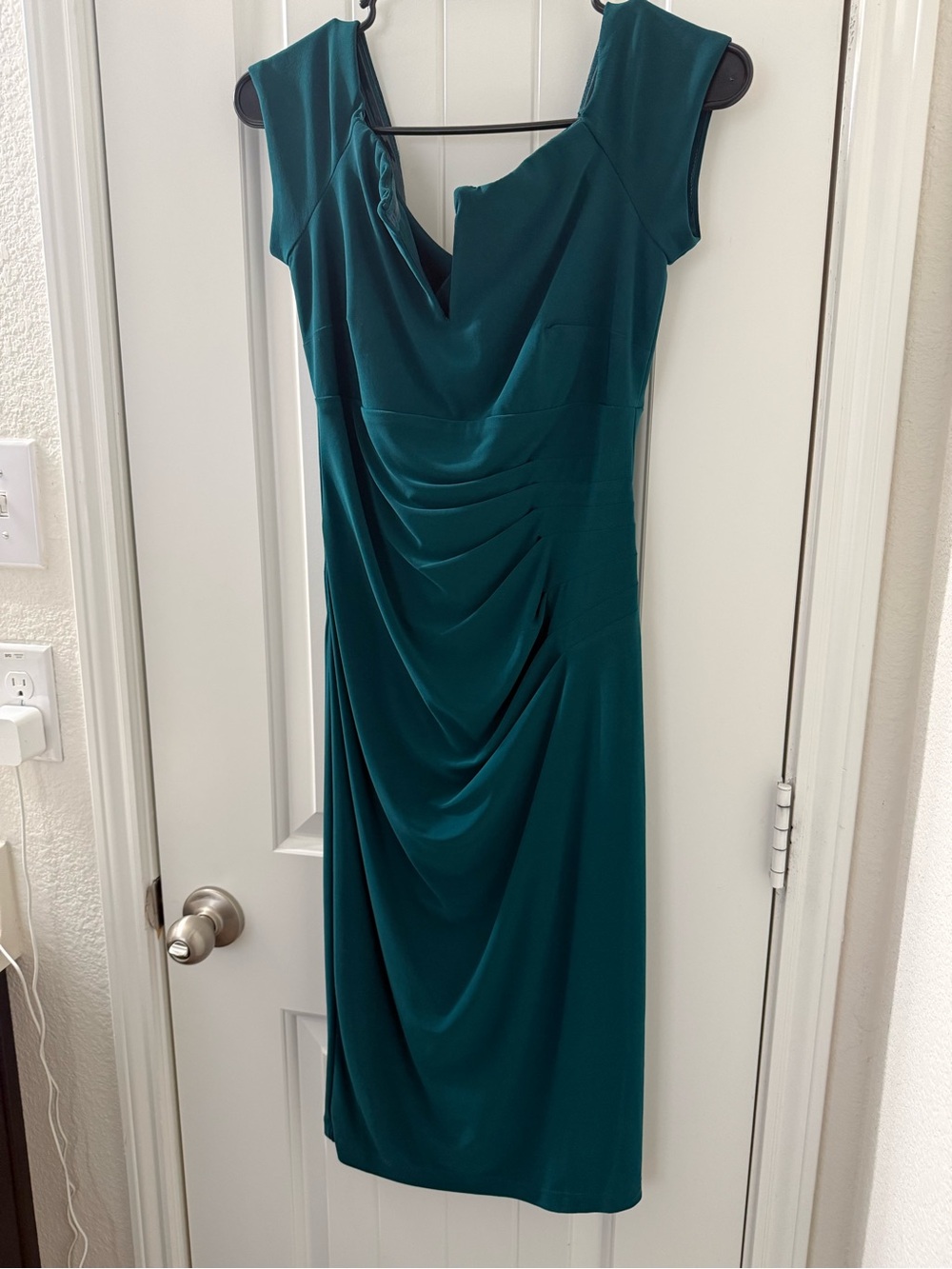Elegant green of the shoulder dress